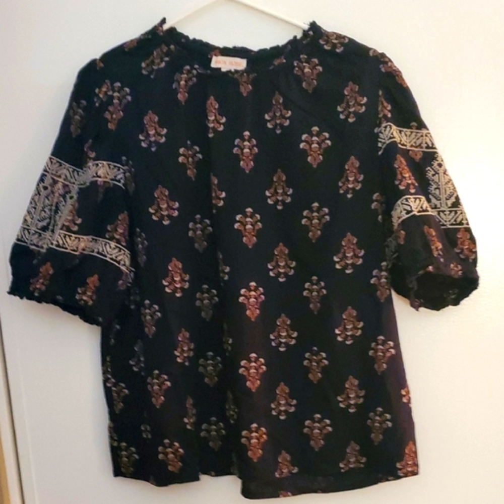 Knox Rose Black and Gold Patterned Blouse